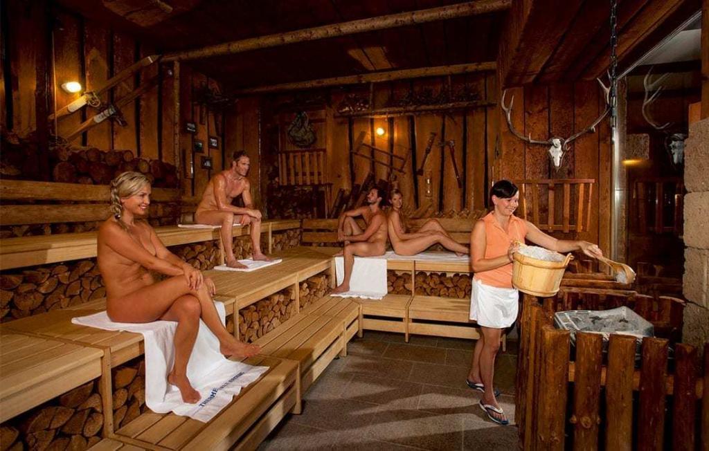 Therme Erding - Alles XXXL: Sauna, Rutschen, Badespaß 