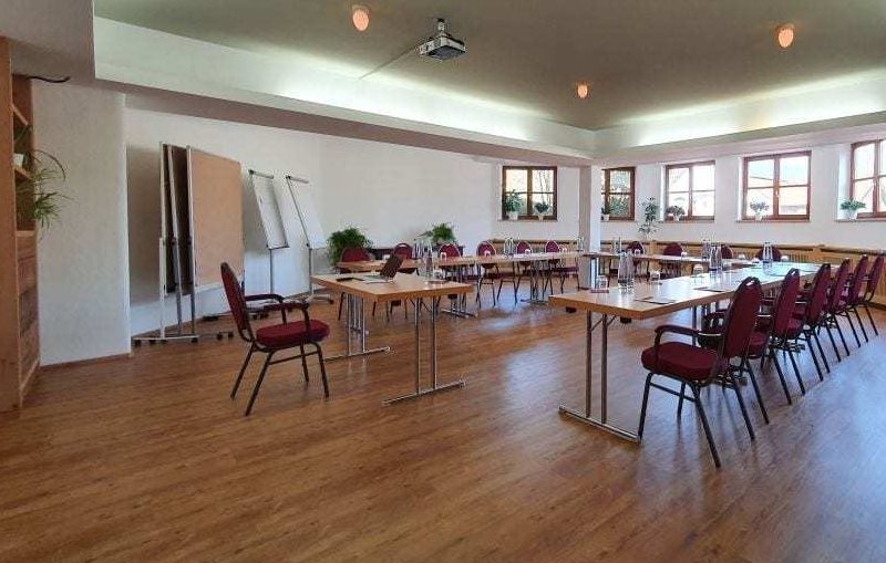 konferenzraum im umland münchen im landhotel hallnberg