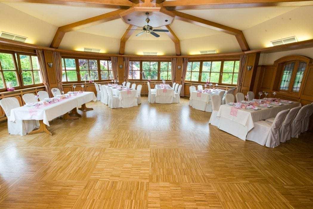 hochzeitssaal in hallnberg mit tanzfläche