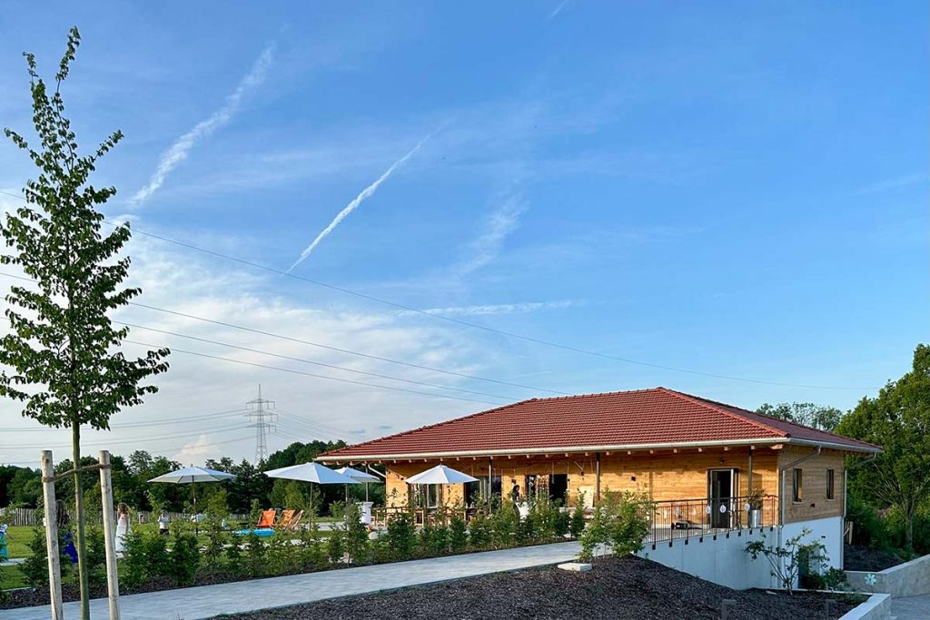 Tagungslocation mit Bungalow und großem Garten in der Nähe von Erding – für Meetings & Firmenevents bis 50 Personen