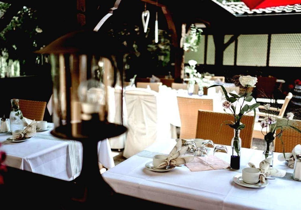 familienfeiern terrasse im Landhotel Hallnberg für Taufe, Geburtstag, Hochzeit und Jubiläum