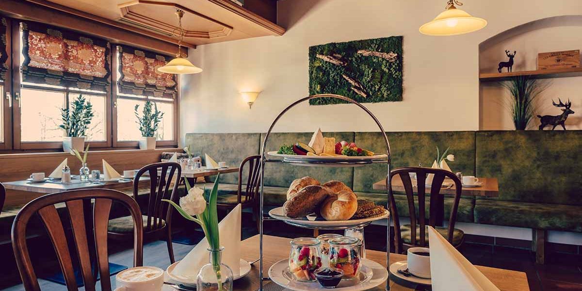 brunch im restaurant hallnberg Brunch im Landhotel Hallnberg. Spätes Frühstück mit der Familie oder Freunden im Restaurant Hallnberg.